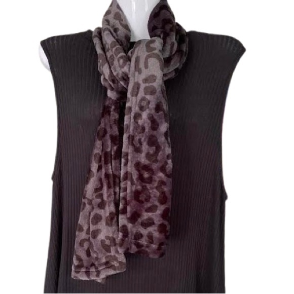 Leopard Scarf The Walking Co. - Picture 6 of 12